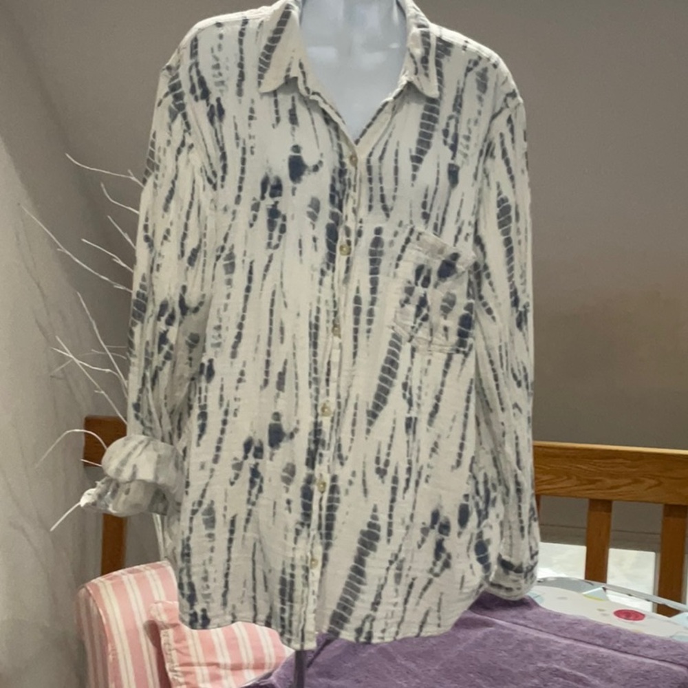 Women’s Gray & White Tie-Dye button down Shirt